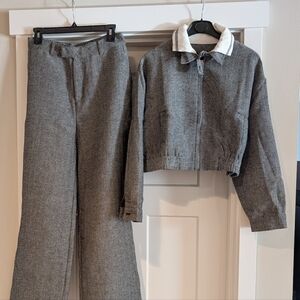 Two-Piece Set with White Collar